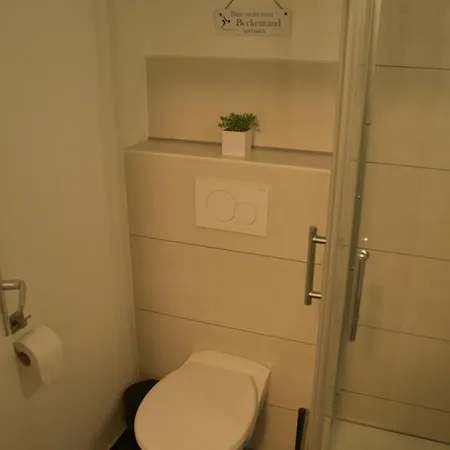 Stilvolle Altbauwohnung, Aus & Zeit