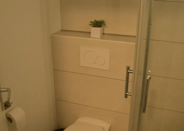 Stilvolle Altbauwohnung, Aus & Zeit