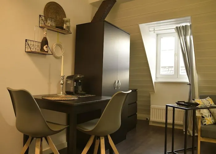 Stilvolle Altbauwohnung, Aus & Zeit *